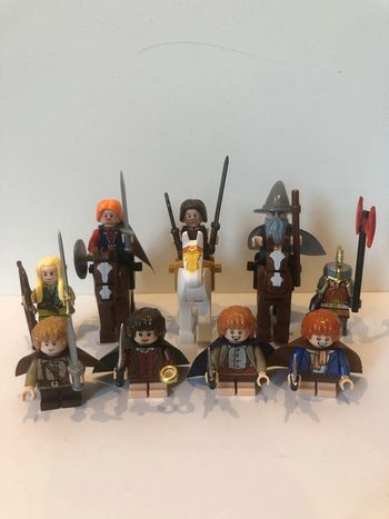 Figurine type lego la communauté de l’anneau. le seigneur des anneaux