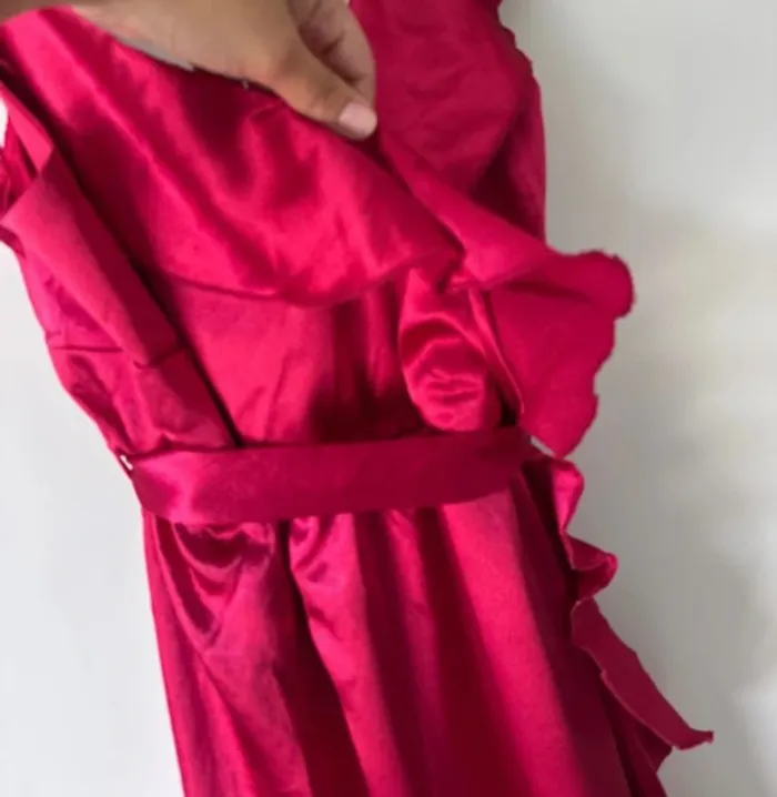 👗 🌻Little Mistress - Taille L- Robe - bordeaux portefeuille à volants - neuf sans étiquette - photo numéro 2