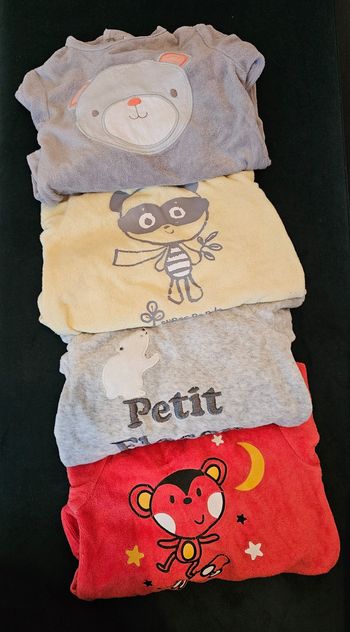 Lot de 4 grenouilleres 3 mois velours bebe tres bon etat