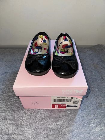 Ballerine noires vernis à paillettes chaussea 22 TBE neuves