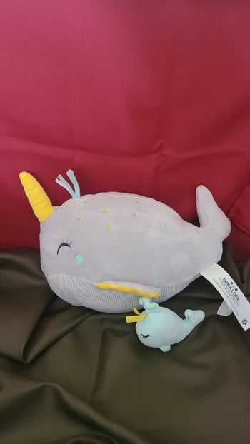 Doudou peluche Baleine Hibaleine gris jouet d’éveil TAO TAPE A L’OEIL