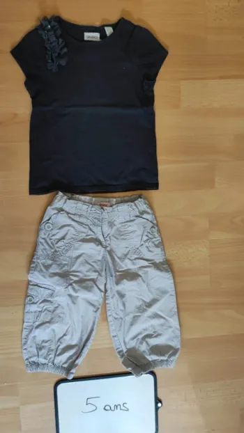 T-shirt et pantacourt taille 5 ans