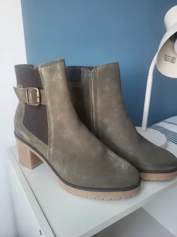 Boots kaki daim neuve eram taille 40