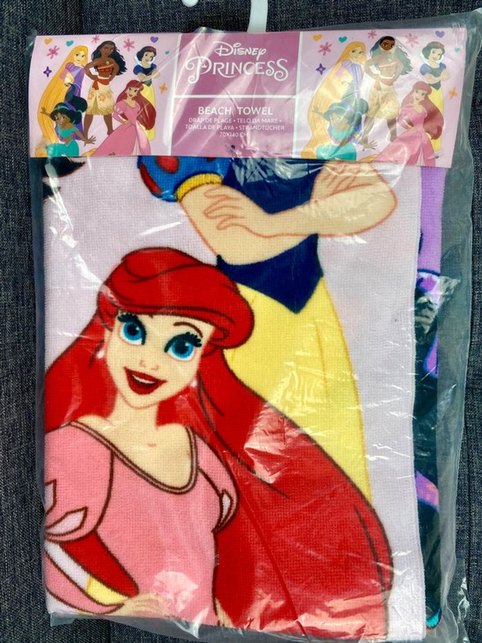 Disney Princesses Serviette de plage douce en microfibre NЕUF (prix normal: 19eur)