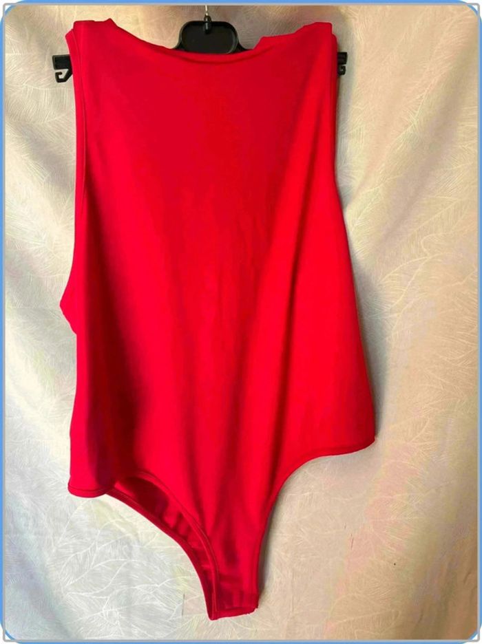Tres jolie Body taille 42 neuf - photo numéro 4
