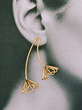 Boucles d'oreilles pendantes fleurs dorées en acier inoxydable