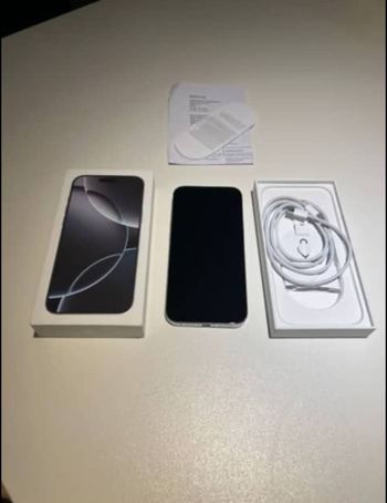Iphone 15 pro max 256 GO, tout opérateur débloqué.