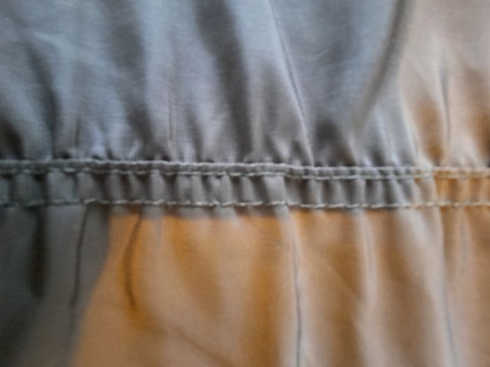 Blouson de chez H&M. Couleur kaki avec des motifs. Pour fille taille 5-6 ans 116cm. - photo numéro 10