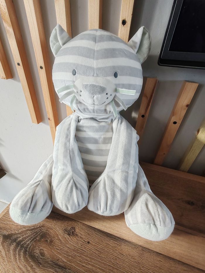 Grand chat milo Gris et blanc noukie's