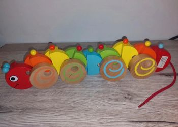 Chenille en bois pour bébé