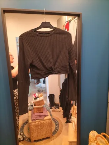 Pull croc top
