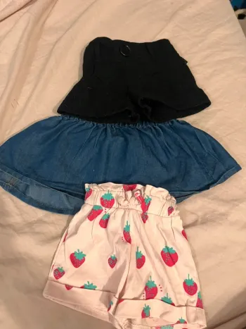 Lot 2 shorts 1 jupe