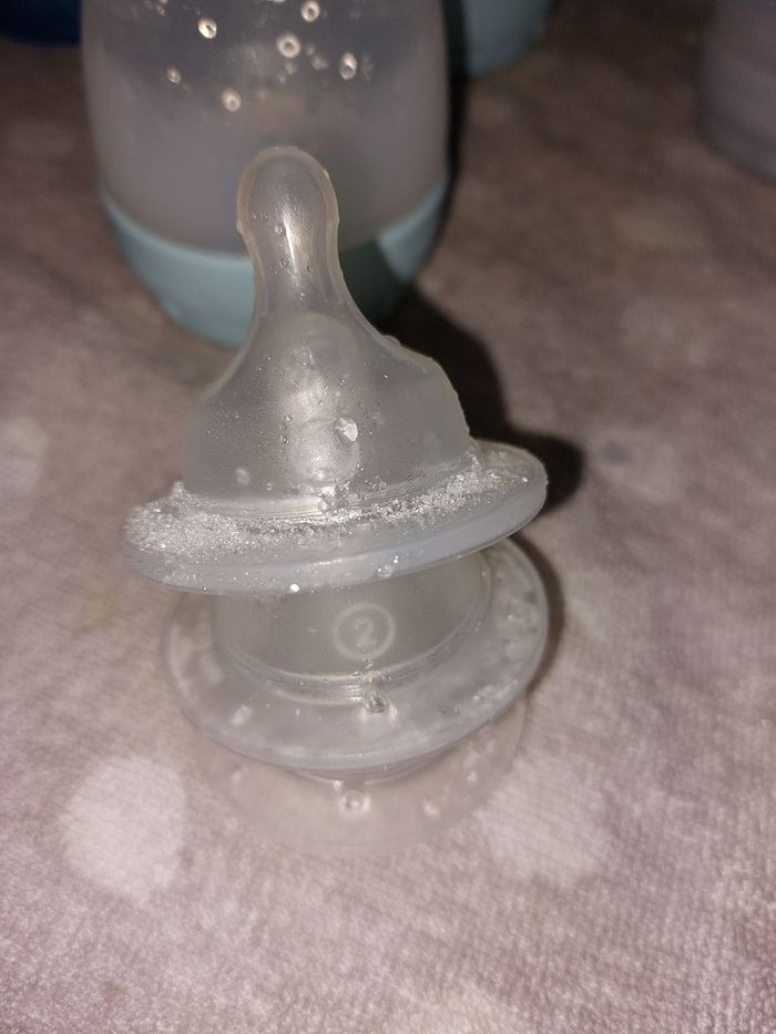 Biberon et tetine - photo numéro 4