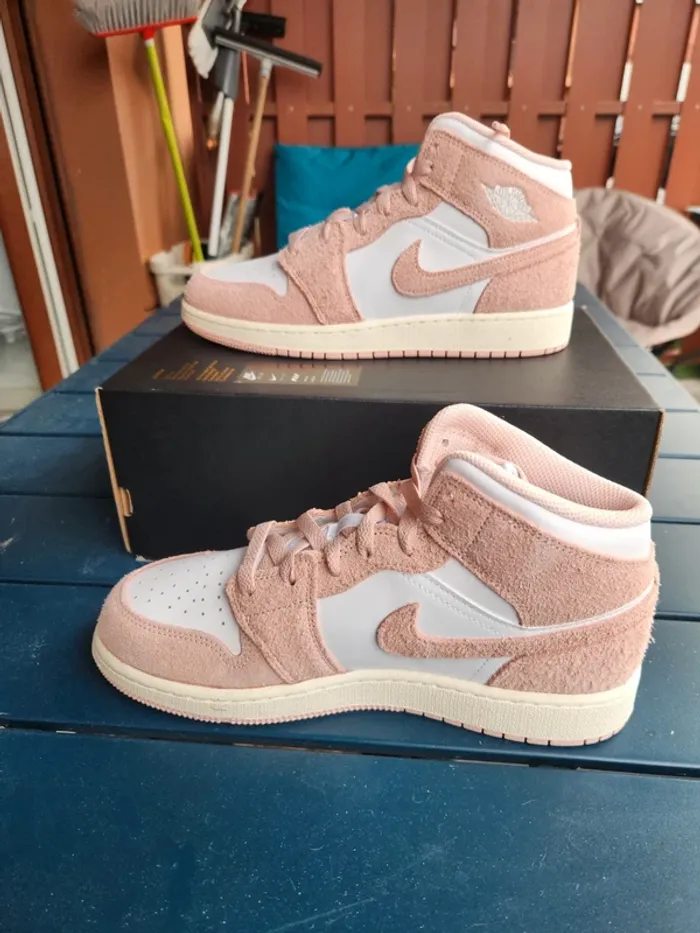 Air jordan 1 mid blanc rose Taille 40 femme neuves - photo numéro 3