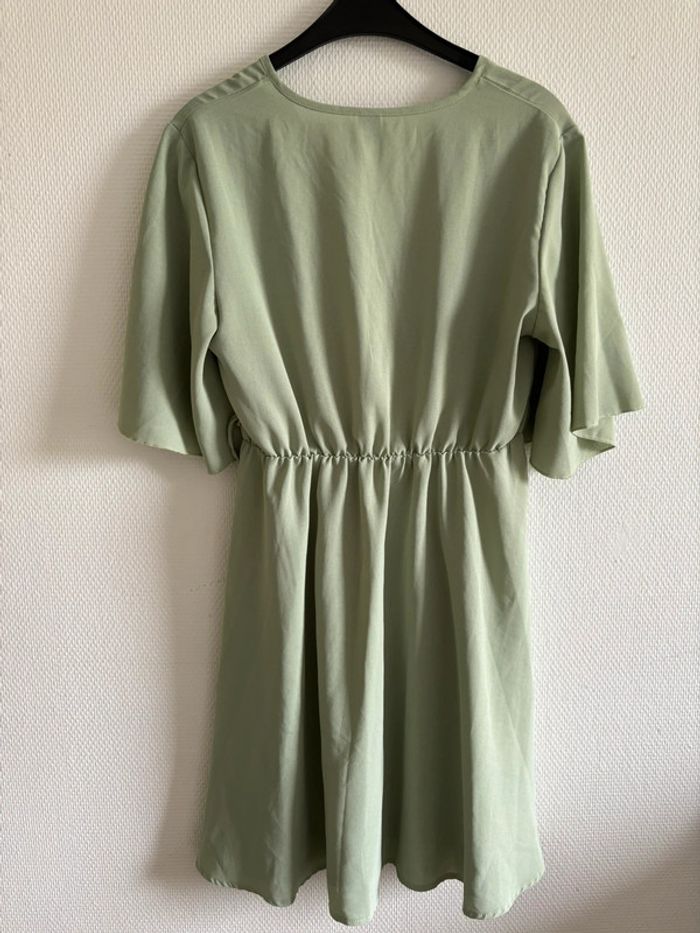 Robe fluide vert pastel - photo numéro 3