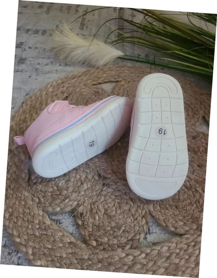 Tennis neuf Taille 19 - photo numéro 4