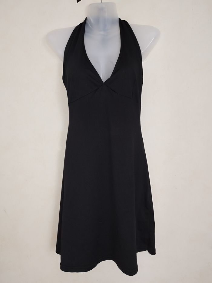 Robe noire dos nu - photo numéro 4