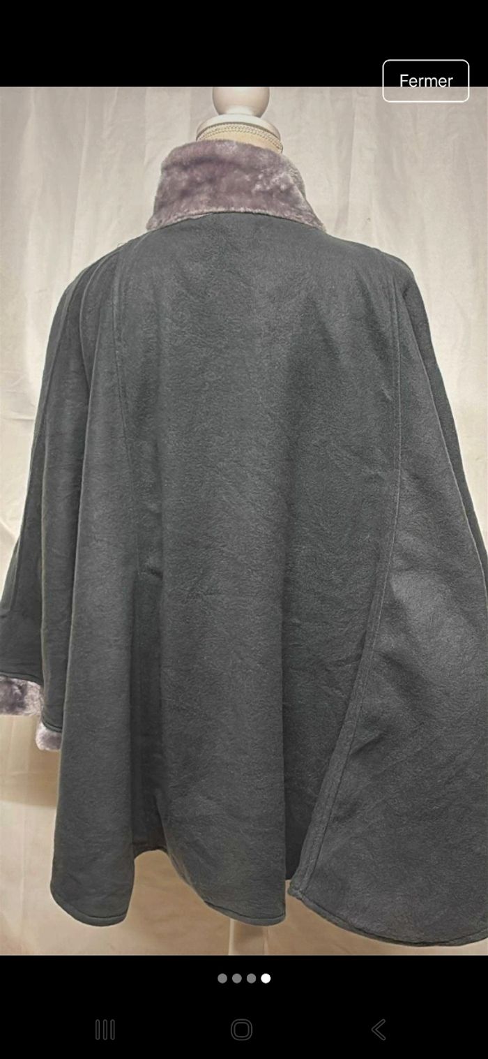 Manteau cap grise avec col en fausse fourrure. - photo numéro 4