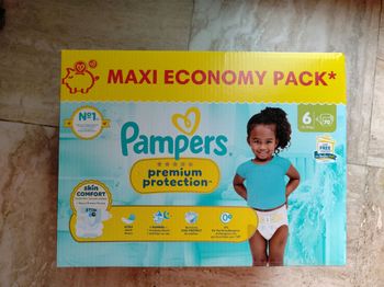 Couches Pampers neuves