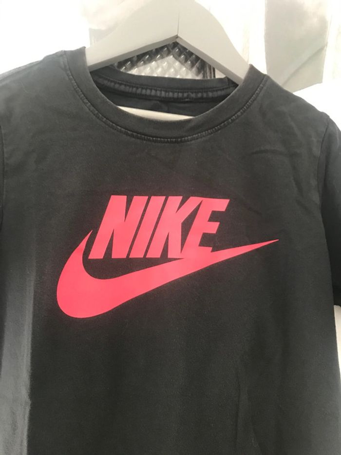 Lot 2 tee-shirts Nike taille M 10 ans - photo numéro 3