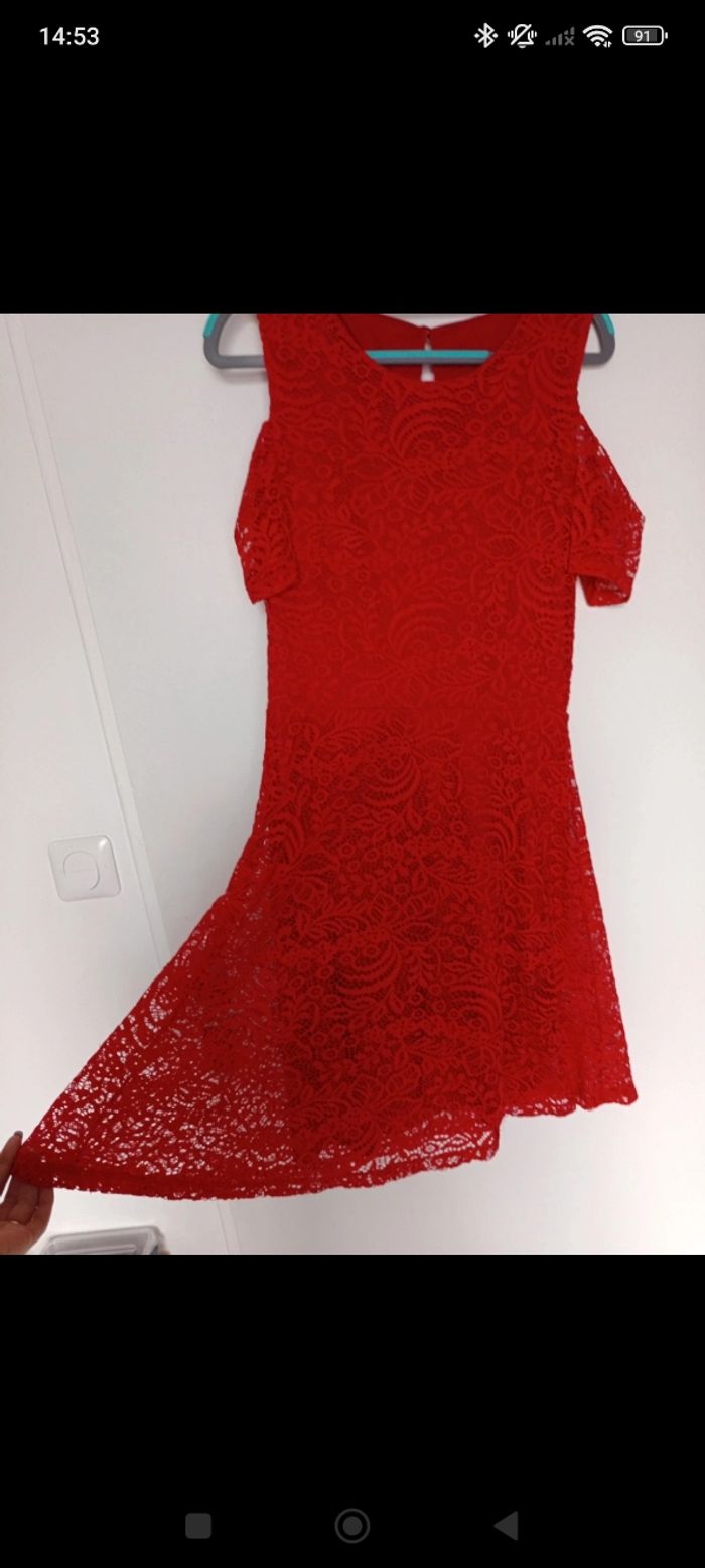 Robe en dentelle - photo numéro 2