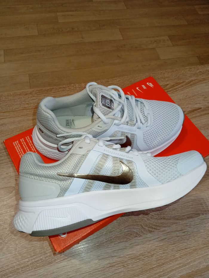 Baskets Nike neuves t.37,5 - photo numéro 5