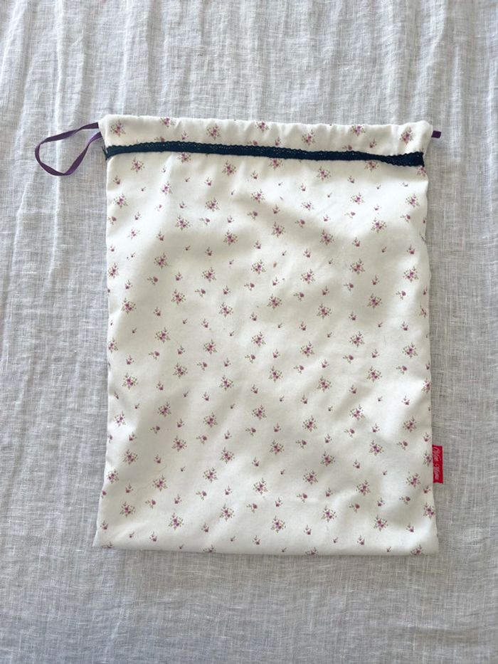 Pochette housse de rangement blanche à fleurs - photo numéro 3