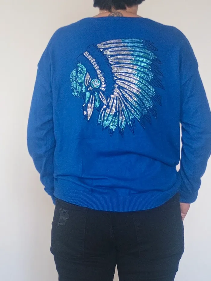 Pull bleu avec motif tête de chef indien – Sarah John – Taille L/XL - photo numéro 2