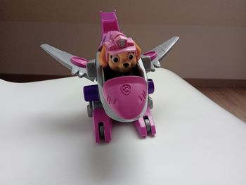 Stella et son avion PAT PATROUILLE