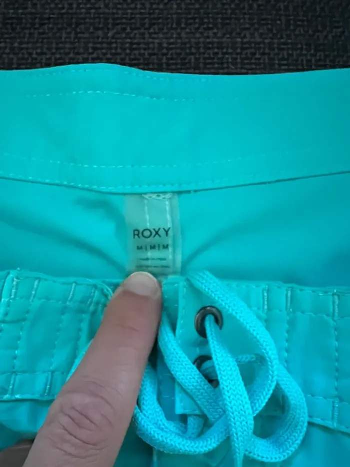 Short de bain Roxy neuf - photo numéro 2