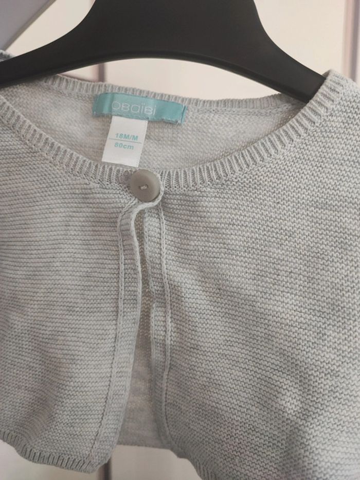 Boléro gris clair taille 18 mois - photo numéro 3