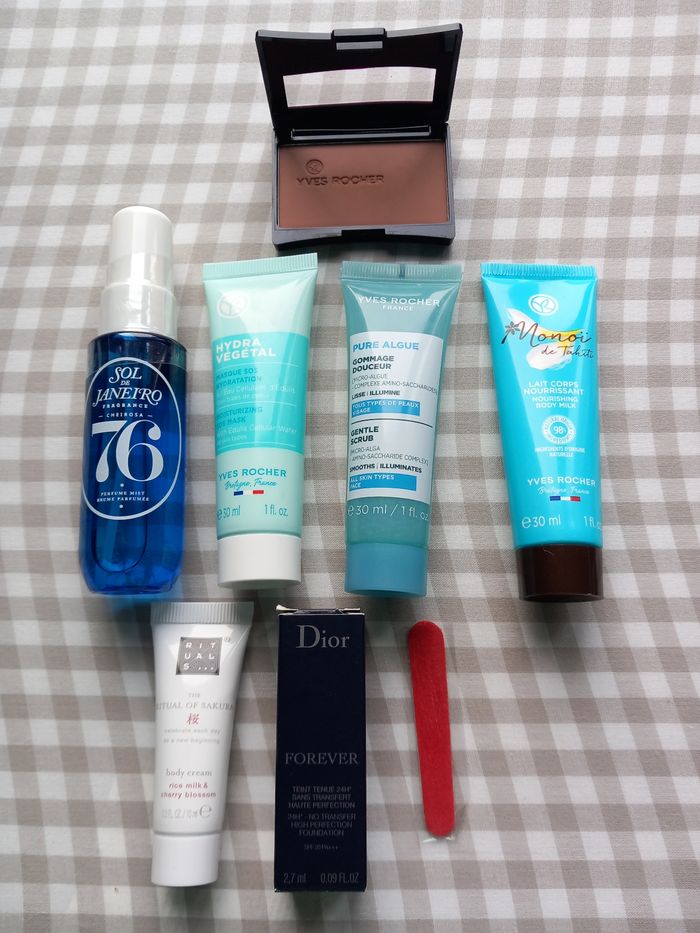 Brume Sol de Janeiro 76, lait corps masque gommage maquillage Yves rocher neuf