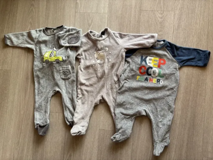 Lot 3 pyjamas velours 6 mois - photo numéro 2