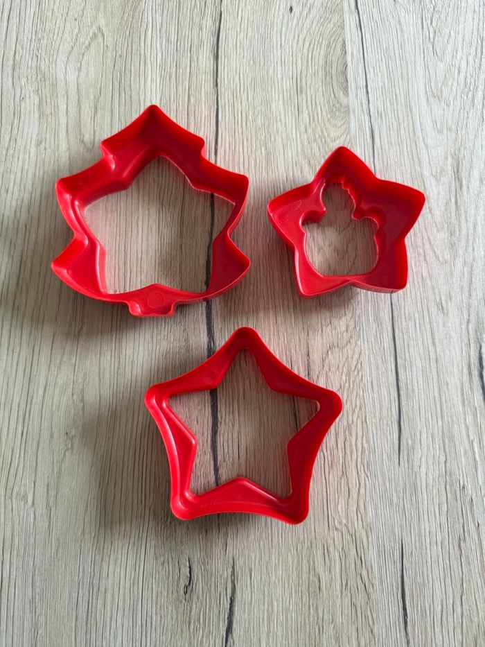 Lot 3 emporte pièce / 6 motifs Noël Tupperware - photo numéro 3