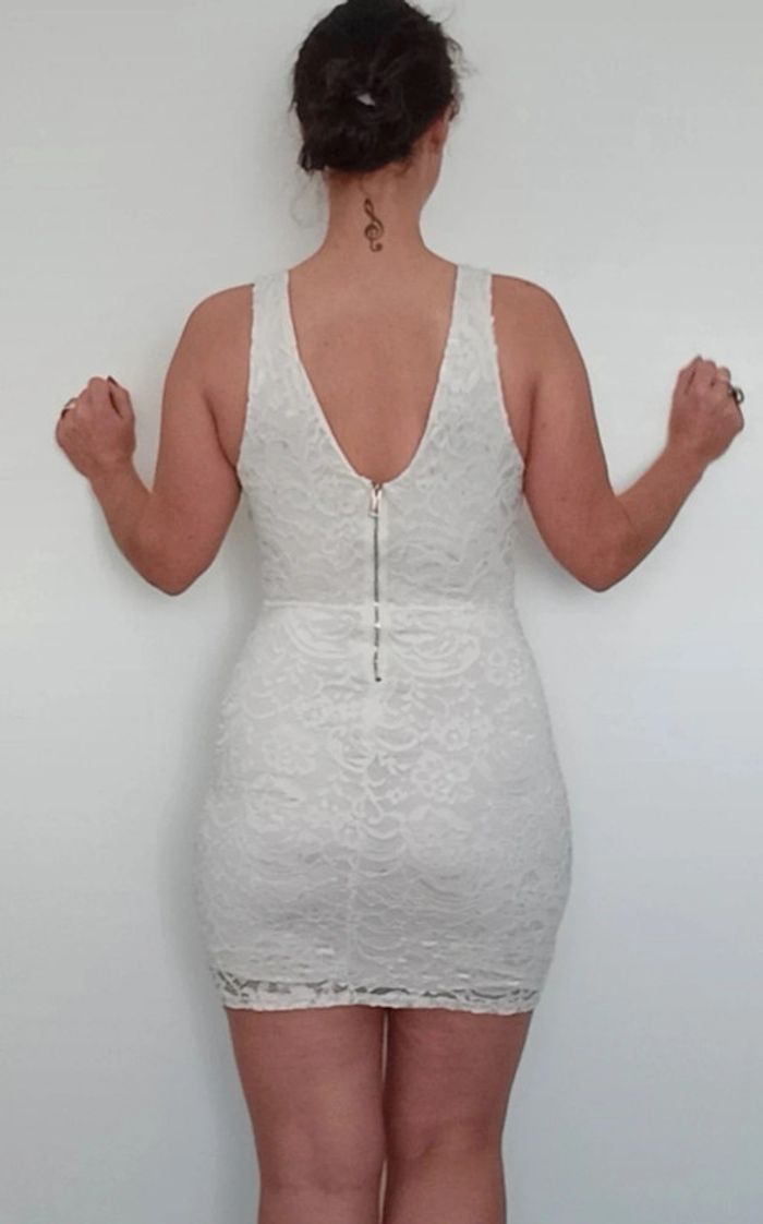 Robe moulante dentelle blanche parties ajourées TU - photo numéro 6