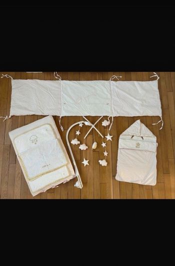 Ensemble mobile, tour de lit, Gigoteuse et matelas à langer ni