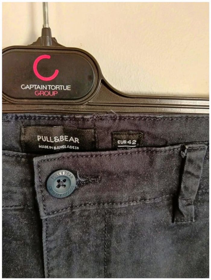 C23 pantalon marine Pull&Bear 42 - photo numéro 3
