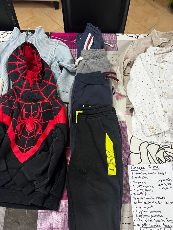LOT DE VÊTEMENTS GARÇON 5 ANS - photo numéro 4