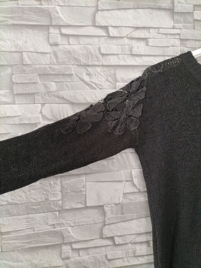 Pull noir grosse maille ajourée broderie sur les épaules et manches taille L/Xl - photo numéro 3