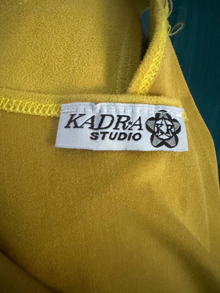 💛 Top court jaune doré – Kader Studio Europe 💛 - photo numéro 7