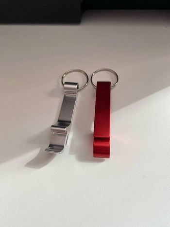Lot de 2 porte clés ouvre bouteille bières ..