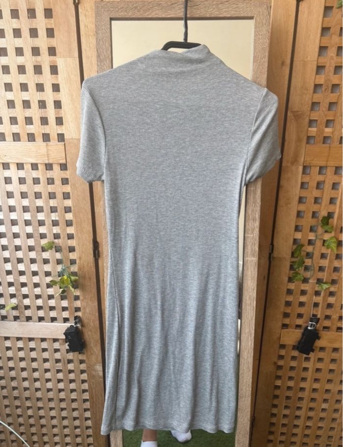 Robe de couleur gris - photo numéro 2