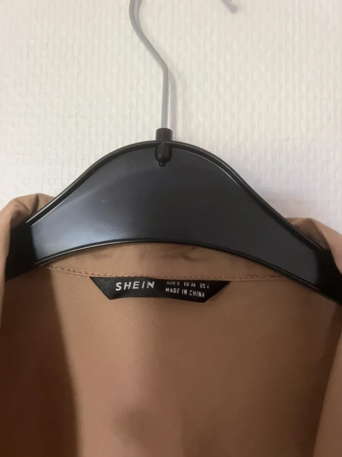 Chemise courte camel avec noeud - photo numéro 2