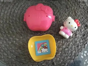 Hello kitty boite pomme et figurine