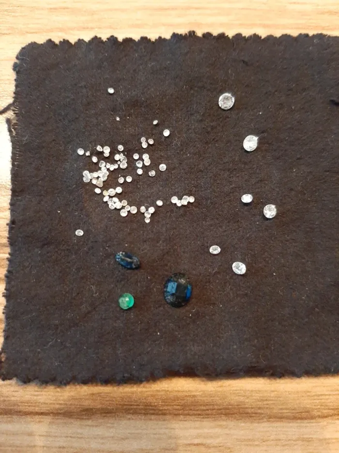 Plusieurs diamants, 2 saphirs et une émeraude - photo numéro 4