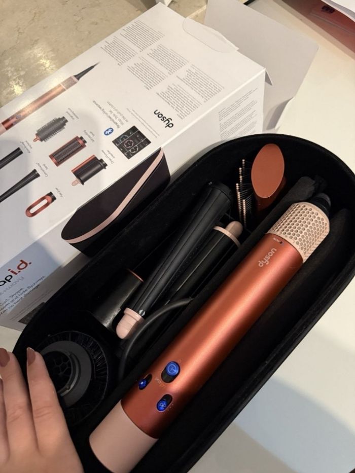 Dyson Airwrap i.d.™ Multi-styler et sèche-cheveux Straight+Wavy Remis à neuf - photo numéro 2