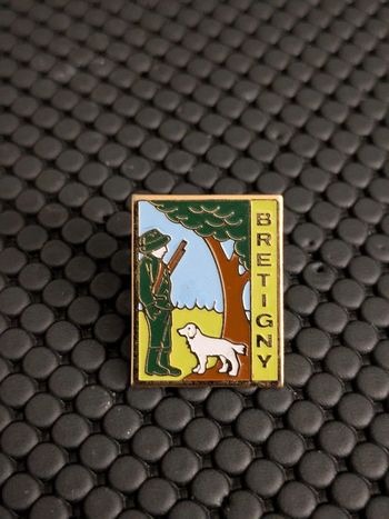 Pin's Chasseur Chasse Chien Bretigny