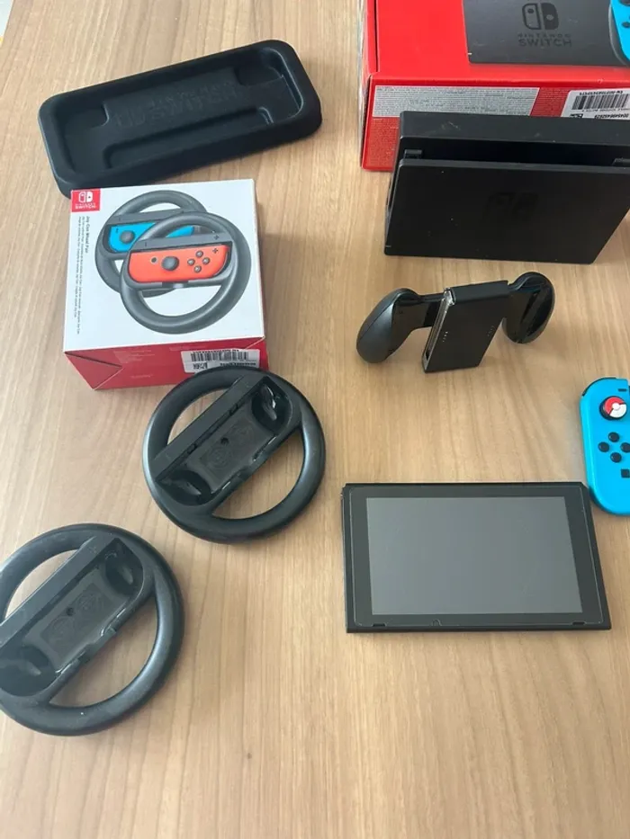 Nintendo switch avec nombreux accessoires - photo numéro 2