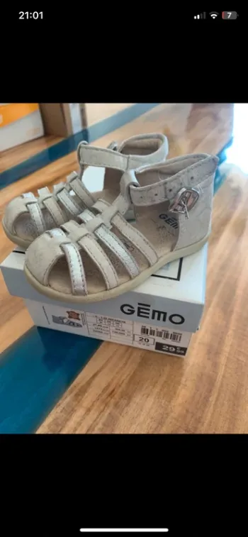 Sandales à bouts fermés gemo taille 20