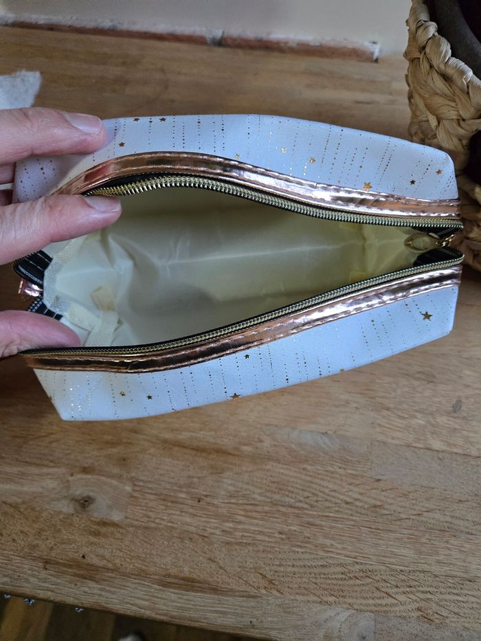 Trousse maquillage / toilette ou crayon demon hunters kpop huntrix - photo numéro 4